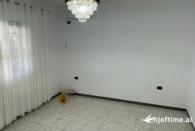 Shtepi me qera 2+1 ne Tirane - 400 Euro