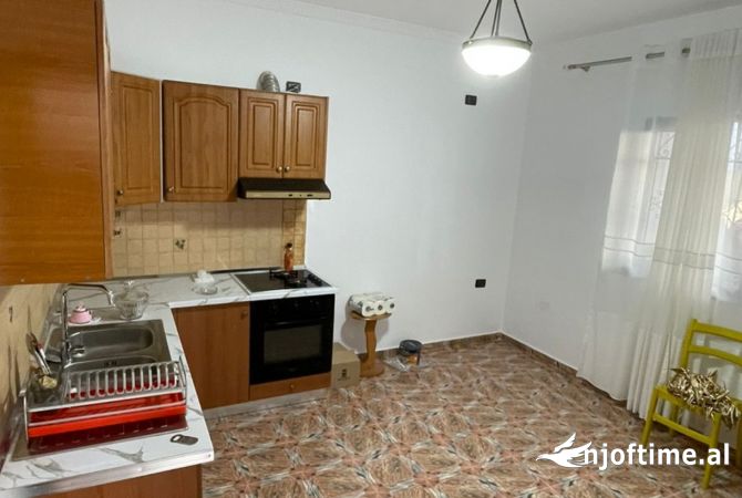 Shtepi me qera 2+1 ne Tirane - 400 Euro