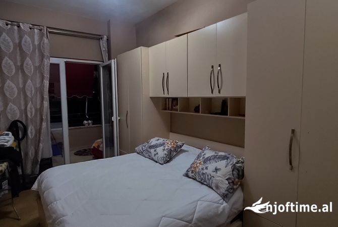 Shtepi ne shitje Apartament ne Tirane, 2+1, Mobilimi E mobiluar, Pagesa 200,000  Euro.