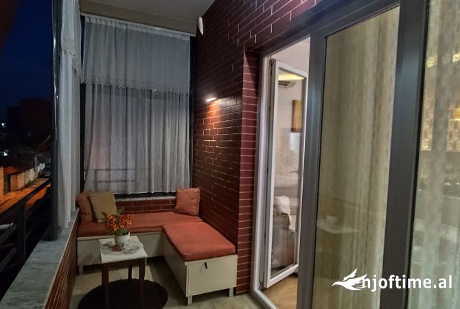 Shtepi ne shitje Apartament ne Tirane, 2+1, Mobilimi E mobiluar, Pagesa 200,000  Euro.