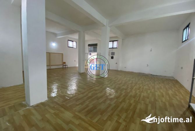 Ambient biznesi me qera 4+1 ne Durres - 300 Euro