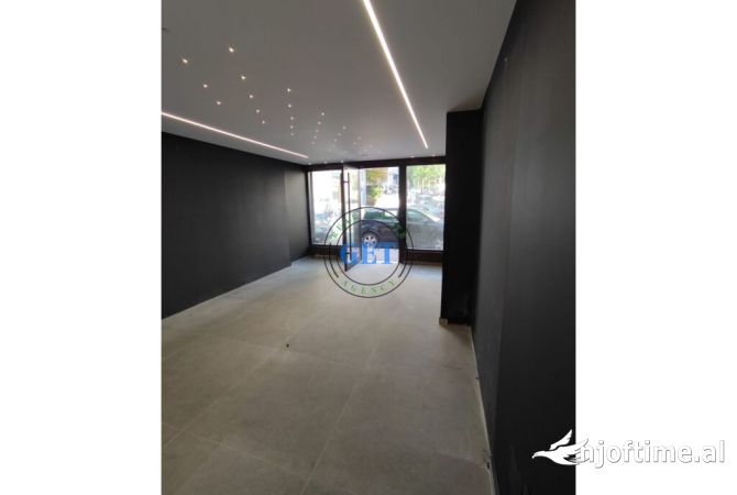 Ambiente Commerciale in Vendita 1+1 a Durazzo - 169,000 Euro