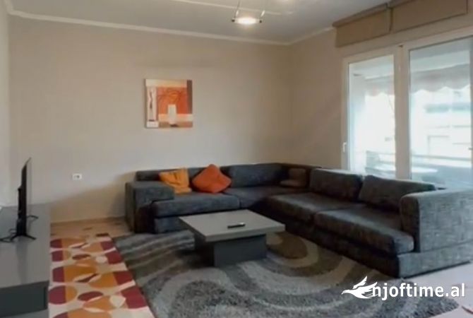 Shtepi me qera 2+1 ne Tirane - 75,000 Leke