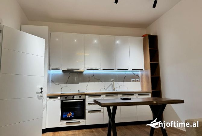 Shtepi me qera Apartament ne Tirane, 1+1, Mobilimi E mobiluar, Pagesa 500  Euro.