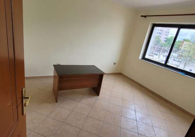 Ambient biznesi me qera 3+1 ne Tirane - 450 Euro