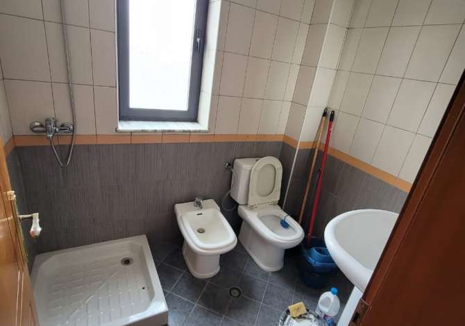 Qera, Ambient Per Biznes, Stacioni I Trenit!