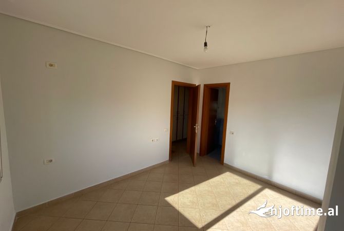 Shtepi me qera Apartament ne Tirane, 2+1, Mobilimi E mobiluar, Pagesa 450  Euro.