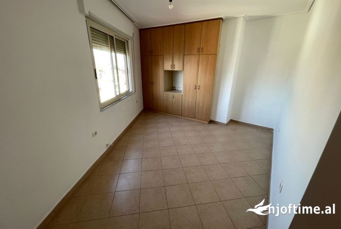 Shtepi me qera Apartament ne Tirane, 2+1, Mobilimi E mobiluar, Pagesa 450  Euro.