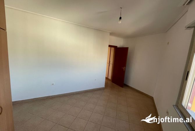 Shtepi me qera Apartament ne Tirane, 2+1, Mobilimi E mobiluar, Pagesa 450  Euro.