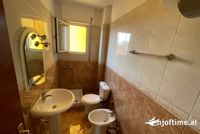 Shtepi me qera Apartament ne Tirane, 2+1, Mobilimi E mobiluar, Pagesa 450  Euro.