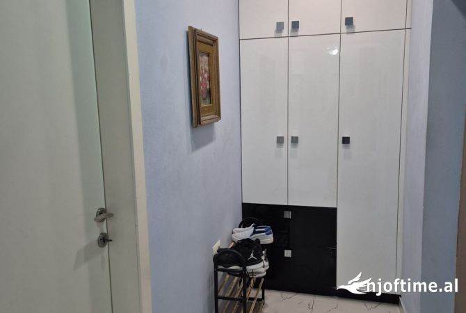 Shtepi me qera Apartament ne Tirane, 1+1, Mobilimi E mobiluar, Pagesa 500  Euro.