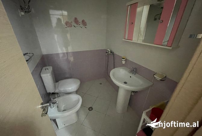 Shtepi me qera Apartament ne Tirane, 2+1, Mobilimi E mobiluar, Pagesa 700  Euro.