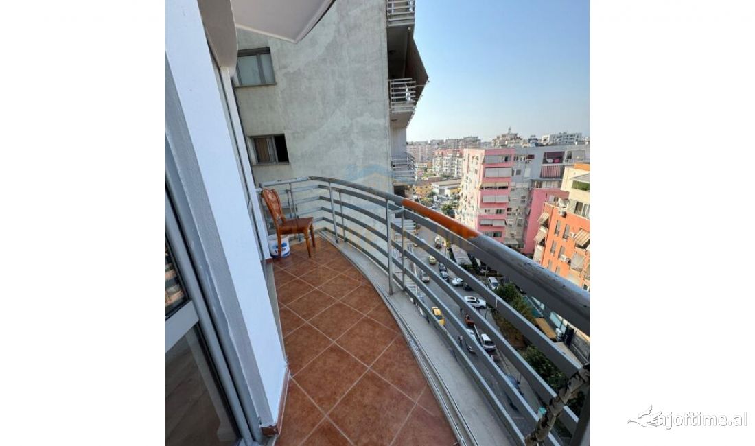 Shtepi ne shitje Apartament ne Tirane, 1+1, Mobilimi Bosh, pa mobiluar, Pagesa 147,000  Euro.