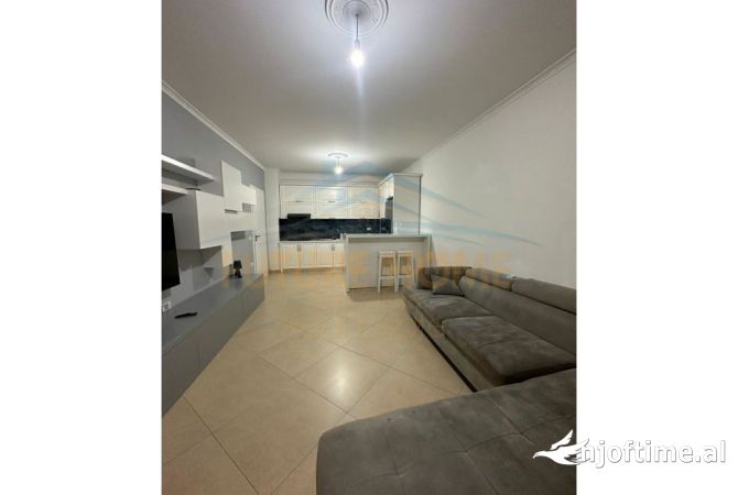 Shtepi ne shitje Apartament ne Tirane, 2+1, Mobilimi Bosh, pa mobiluar, Pagesa 130,000  Euro.