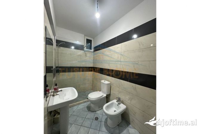 Shtepi ne shitje Apartament ne Tirane, 2+1, Mobilimi Bosh, pa mobiluar, Pagesa 130,000  Euro.