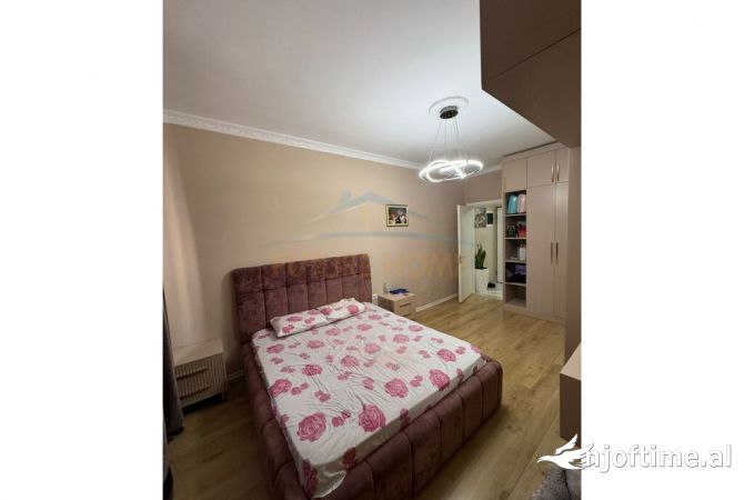 Shtepi ne shitje 3+1 ne Tirane - 215,000 Euro
