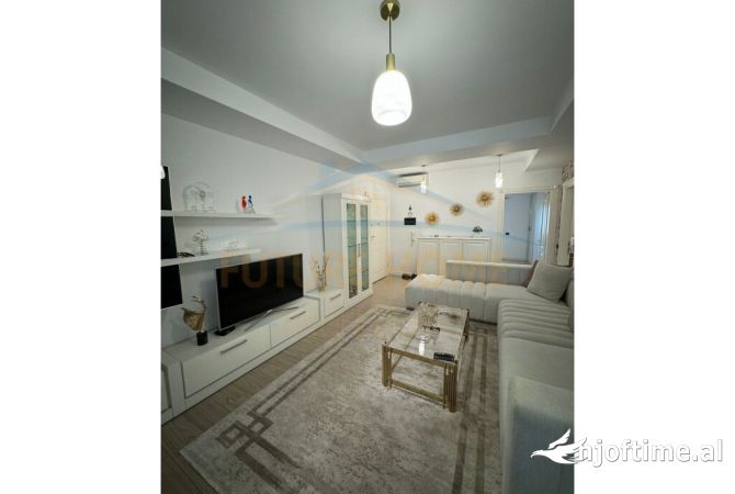 Shtepi ne shitje Apartament ne Tirane, 2+1, Mobilimi E mobiluar, Pagesa 425,000  Euro.