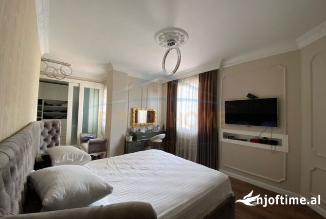 Shtepi ne shitje Apartament ne Tirane, 2+1, Mobilimi E mobiluar, Pagesa 525,000  Euro.