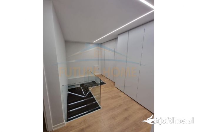 Shtepi ne shitje Apartament ne Tirane, 3+1, Mobilimi E mobiluar, Pagesa 440,000  Euro.