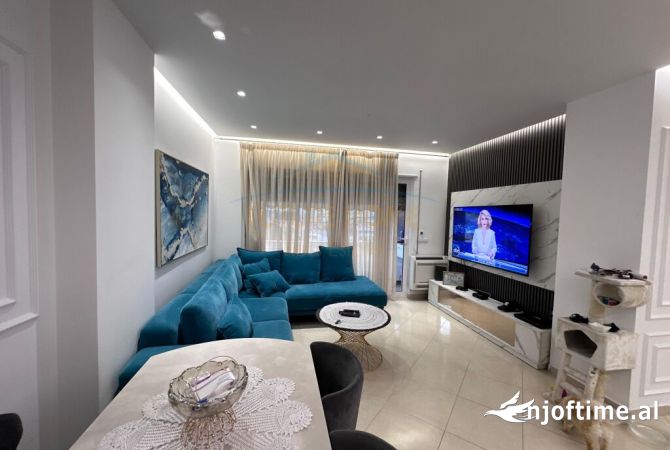 Shtepi ne shitje Apartament ne Tirane, 2+1, Mobilimi E mobiluar, Pagesa 320,000  Euro.