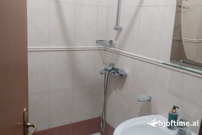 Shtepi me qera Apartament ne Tirane, 1+1, Mobilimi E mobiluar, Pagesa 500  Euro.