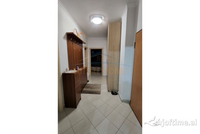 Shtepi ne shitje Apartament ne Tirane, 2+1, Mobilimi E mobiluar, Pagesa 151,000  Euro.