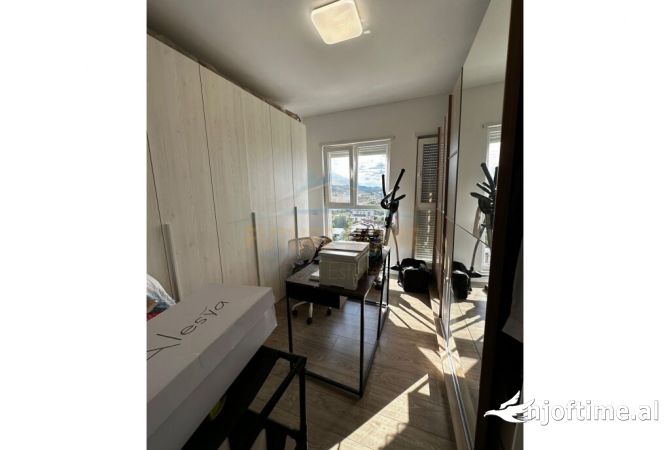 Shtepi ne shitje Apartament ne Tirane, 2+1, Mobilimi E mobiluar, Pagesa 105,000  Euro.