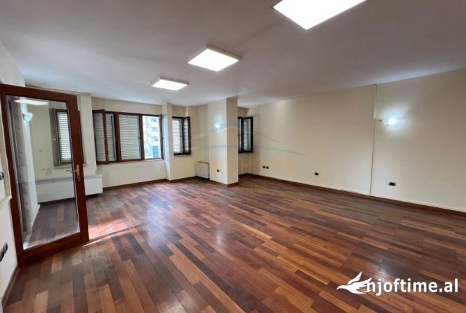 Ambient biznesi me qera 1+1 ne Tirane - 2,000 Euro