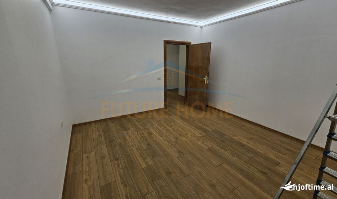 Shtepi ne shitje Apartament ne Tirane, 2+1, Mobilimi Bosh, pa mobiluar, Pagesa 260,000  Euro.