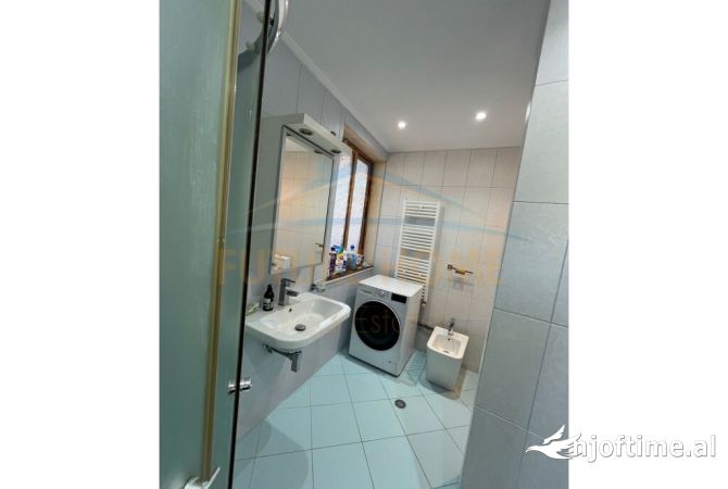 Shtepi ne shitje Apartament ne Tirane, 2+1, Mobilimi E mobiluar, Pagesa 230,000  Euro.