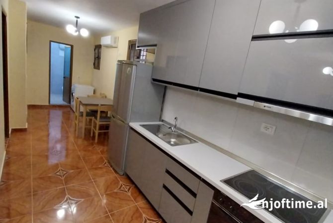 Shtepi me qera 2+1 ne Tirane - 450 Euro