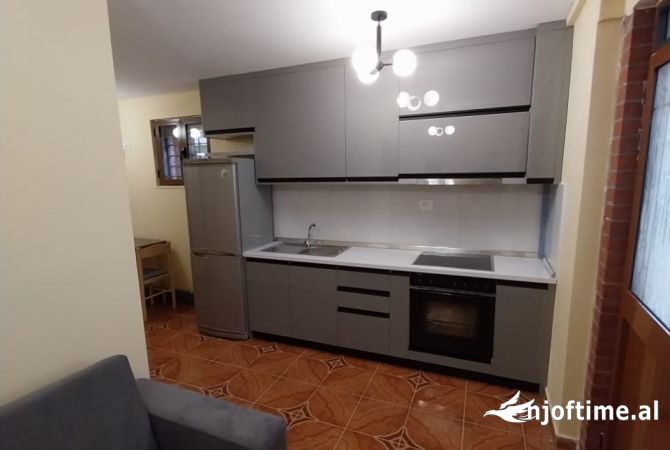 Shtepi me qera Apartament ne Tirane, 2+1, Mobilimi E mobiluar, Pagesa 450  Euro.