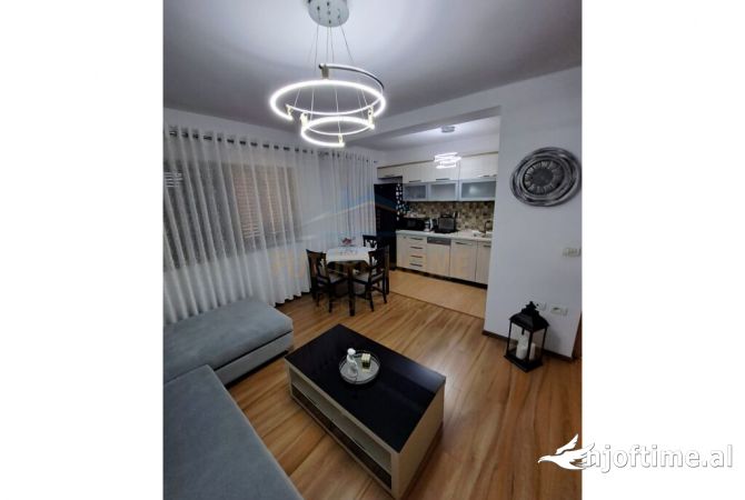 Shtepi me qera Apartament ne Tirane, 3+1, Mobilimi E mobiluar, Pagesa 850  Euro.