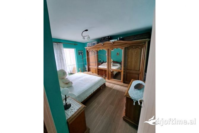 Shtepi me qera Apartament ne Tirane, 3+1, Mobilimi E mobiluar, Pagesa 850  Euro.