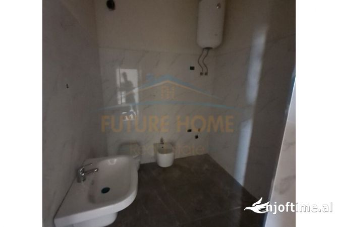 Shtepi ne shitje Apartament ne Tirane, 2+1, Mobilimi Bosh, pa mobiluar, Pagesa 264,000  Euro.