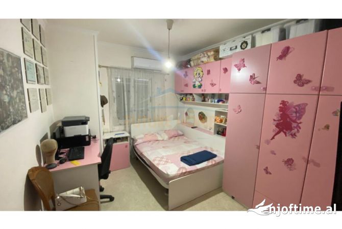 Shtepi ne shitje Apartament ne Tirane, 2+1, Mobilimi E mobiluar, Pagesa 180,000  Euro.