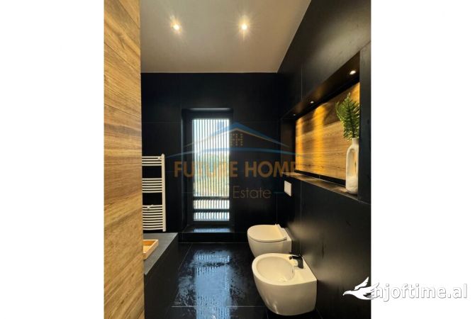 Shtepi ne shitje Vila Luksoze ne Tirane, 5+1, Mobilimi E mobiluar, Pagesa 1,450,000  Euro.