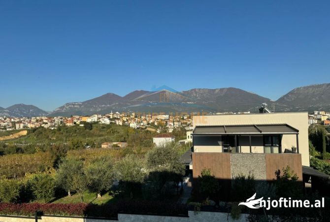 Shtepi ne shitje Vila Luksoze ne Tirane, 5+1, Mobilimi E mobiluar, Pagesa 1,450,000  Euro.