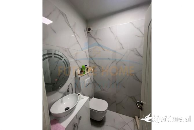 Shtepi ne shitje Apartament ne Tirane, 3+1, Mobilimi E mobiluar, Pagesa 160,000  Euro.