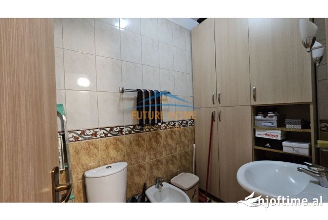 Shtepi ne shitje Apartament ne Tirane, 3+1, Mobilimi E mobiluar, Pagesa 140,000  Euro.