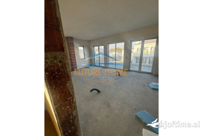 Shtepi ne shitje Vila Luksoze ne Tirane, 4+1, Mobilimi Bosh, pa mobiluar, Pagesa 1,500,000  Euro.