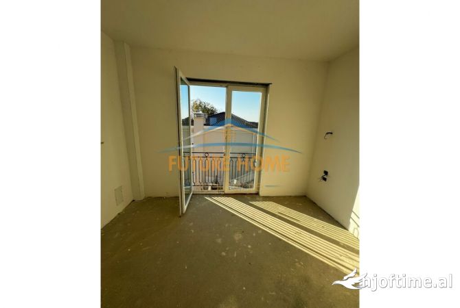 Shtepi ne shitje Vila Luksoze ne Tirane, 4+1, Mobilimi Bosh, pa mobiluar, Pagesa 1,000,000  Euro.