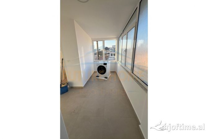 Shtepi me qera Apartament ne Tirane, 3+1, Mobilimi Pjeserisht e mobiluar, Pagesa 750  Euro.