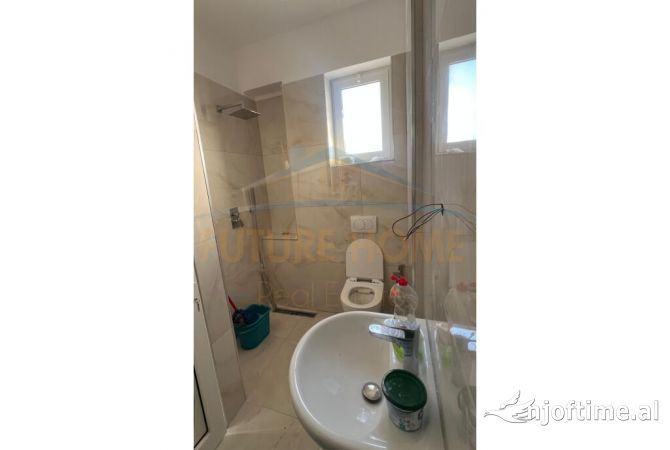 Shtepi me qera Apartament ne Tirane, 3+1, Mobilimi Pjeserisht e mobiluar, Pagesa 750  Euro.