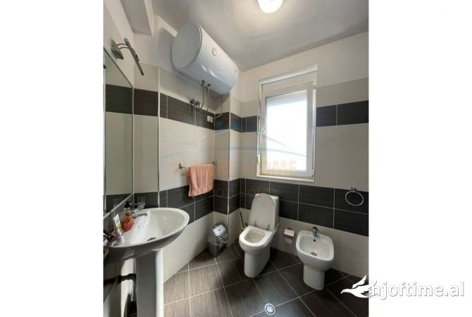 Shtepi me qera 3+1 ne Tirane - 1,000 Euro