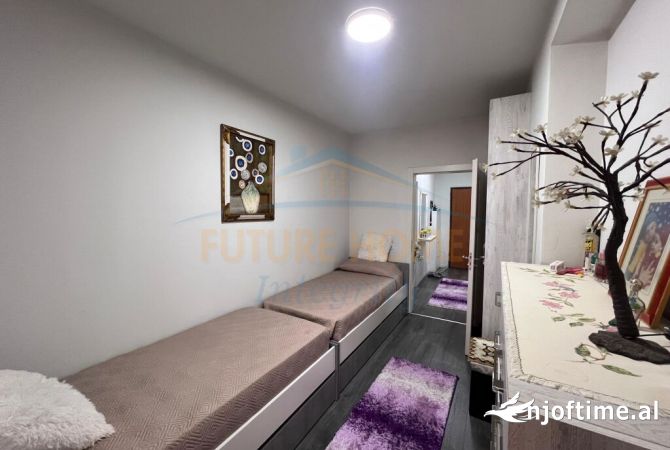 Shtepi ne shitje Apartament ne Tirane, 3+1, Mobilimi E mobiluar, Pagesa 160,000  Euro.