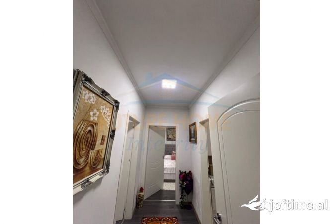 Shtepi ne shitje Apartament ne Tirane, 3+1, Mobilimi E mobiluar, Pagesa 160,000  Euro.