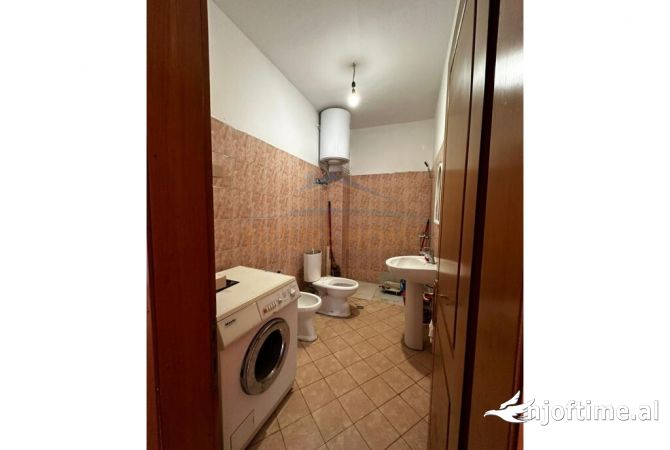 Shtepi me qera 2+1 ne Tirane - 500 Euro