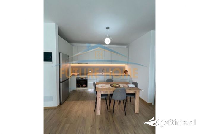 Shtepi me qera Apartament ne Tirane, 2+1, Mobilimi E mobiluar, Pagesa 900  Euro.