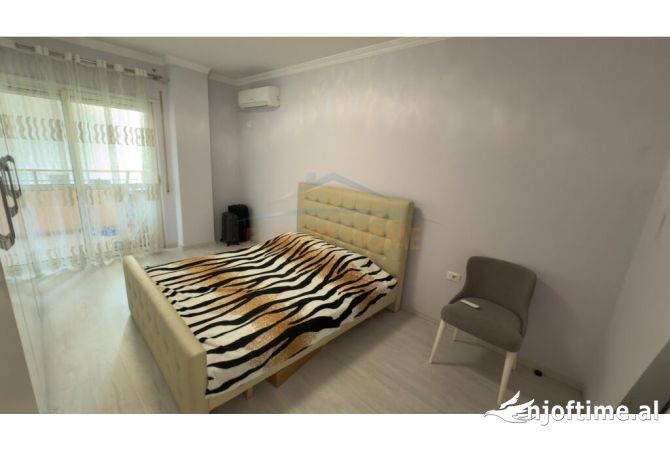 Shtepi me qera Apartament ne Tirane, 2+1, Mobilimi E mobiluar, Pagesa 900  Euro.